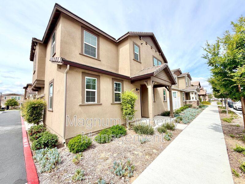 House for rent at 40617 Birchfield Dr, Temecula, CA 92591
