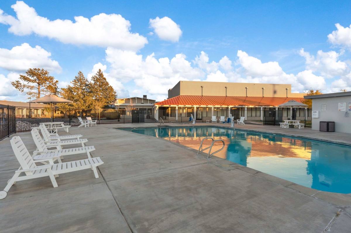 Apartment for rent at 1465 Rio Rancho Blvd SE, Rio Rancho, NM 87124