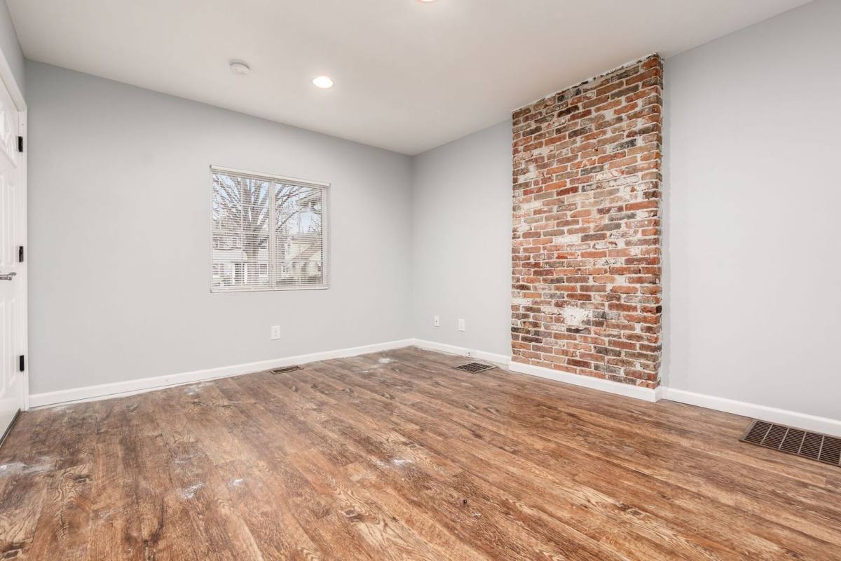 Apartment for rent at 486-488 S Huron Ave, Columbus, OH 43204