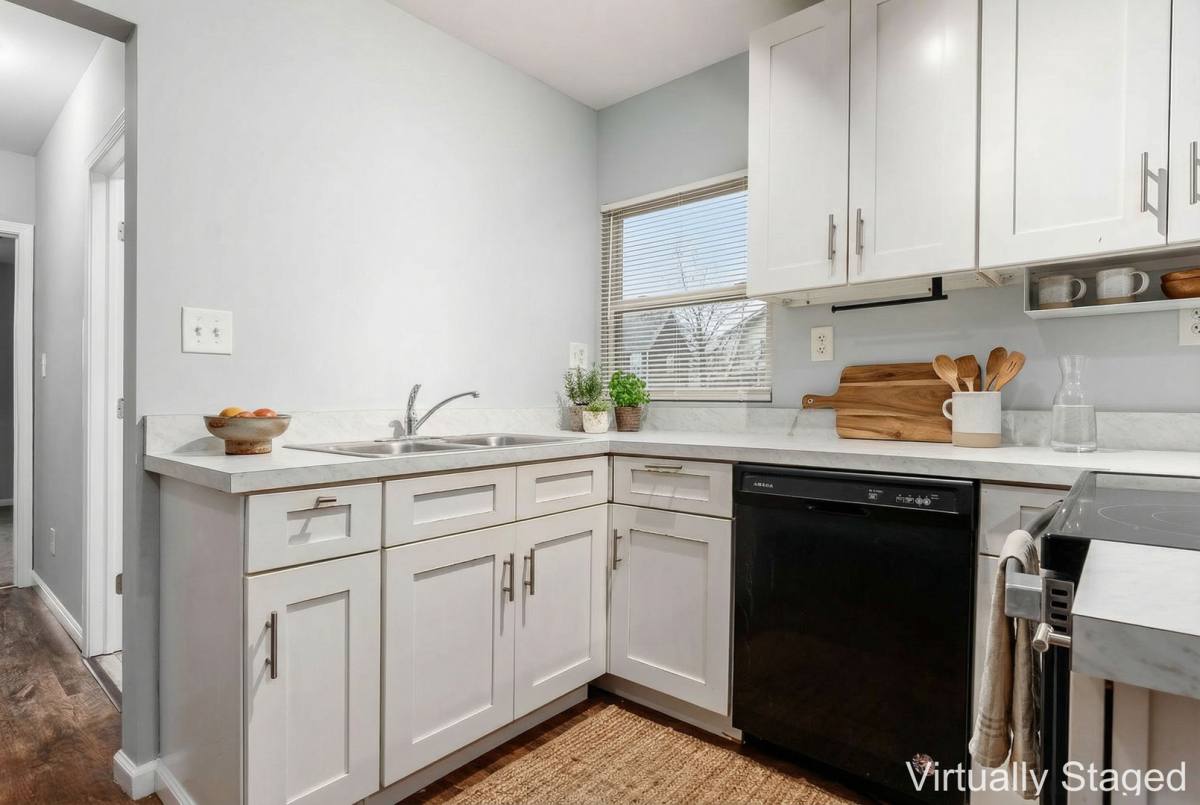 Apartment for rent at 486-488 S Huron Ave, Columbus, OH 43204