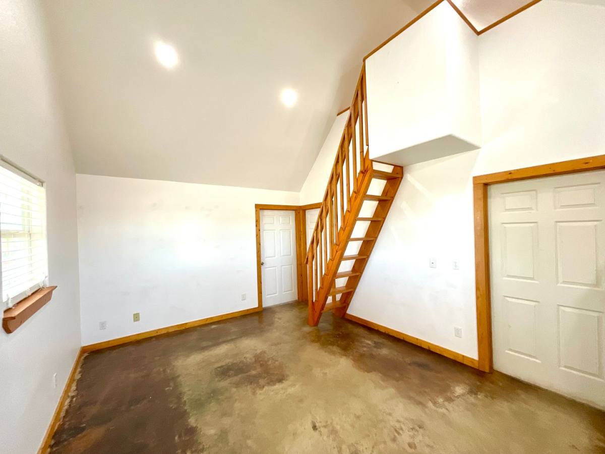 Apartment for rent at 573 Texas, Floresville, TX 78114