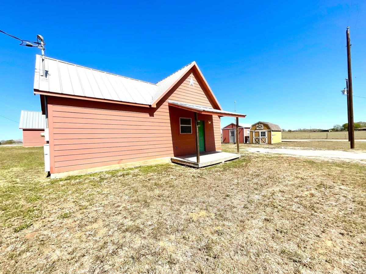 Apartment for rent at 573 Texas, Floresville, TX 78114