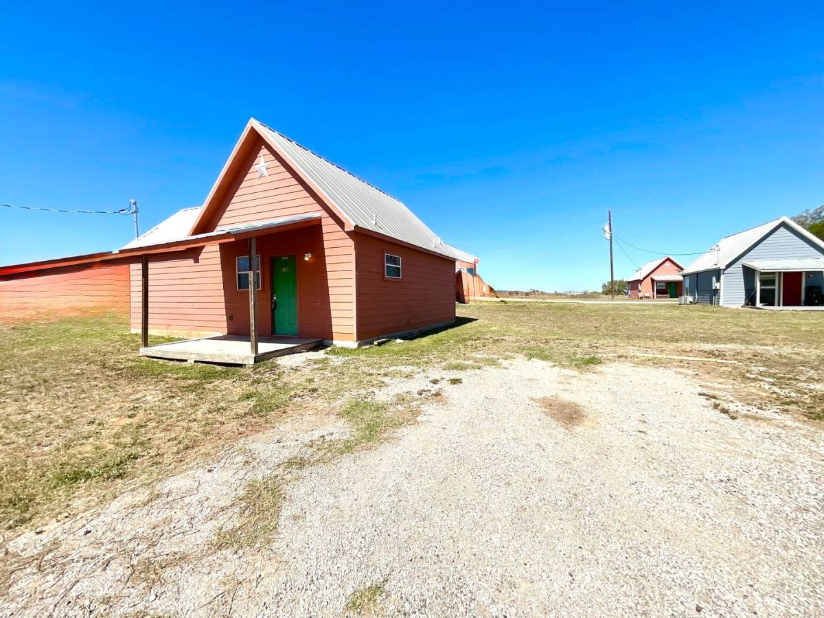 Apartment for rent at 573 Texas, Floresville, TX 78114