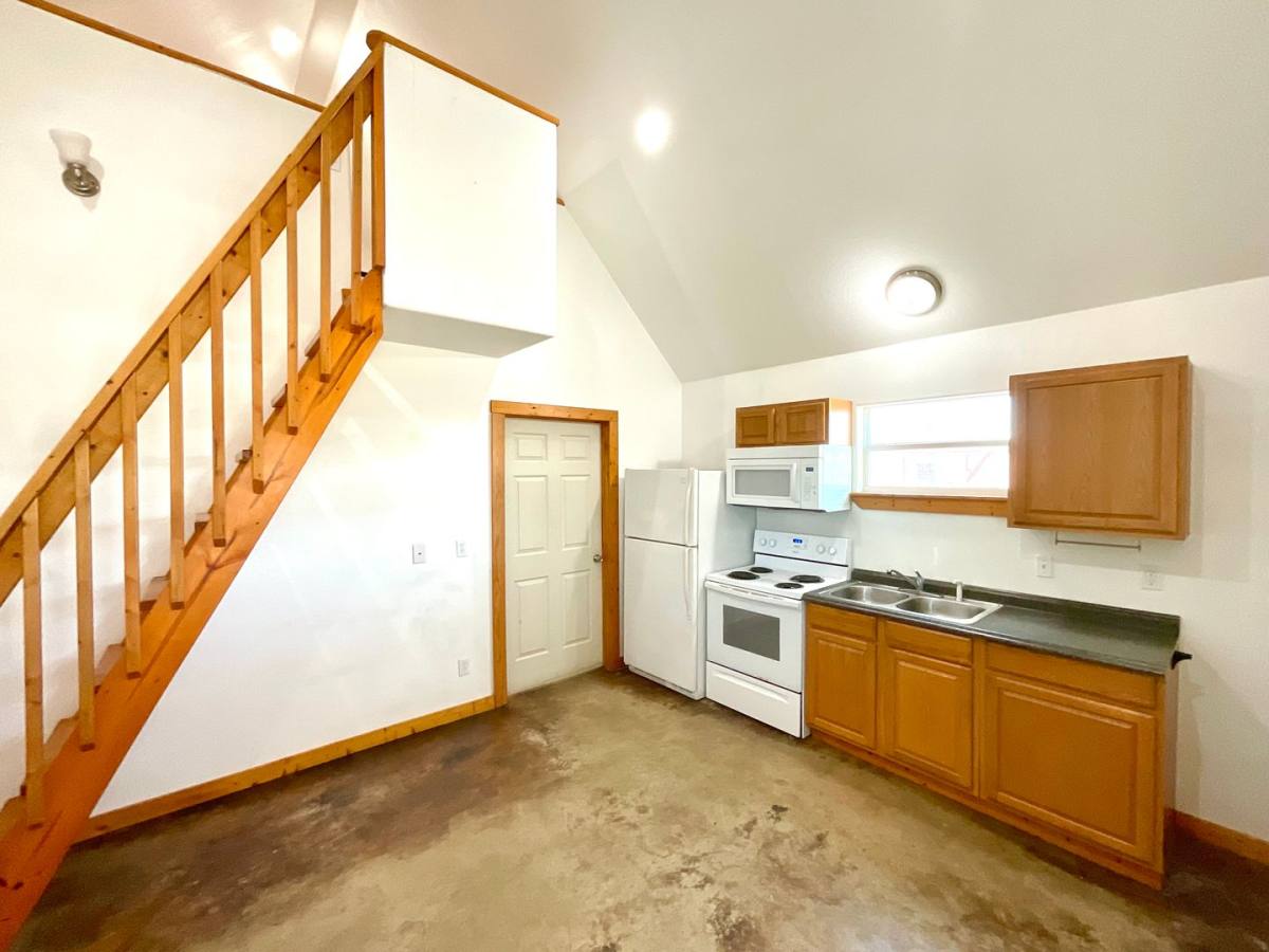 Apartment for rent at 573 Texas, Floresville, TX 78114