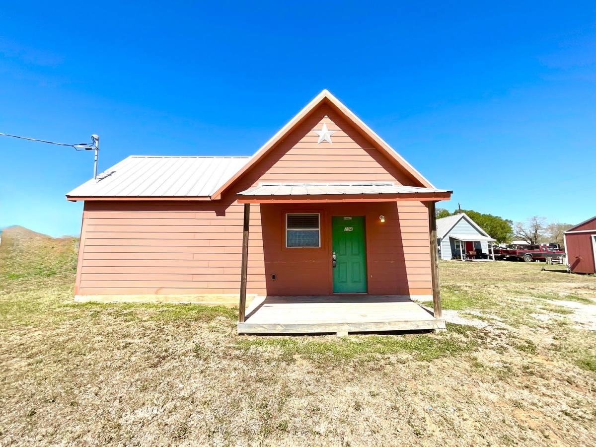 Apartment for rent at 573 Texas, Floresville, TX 78114