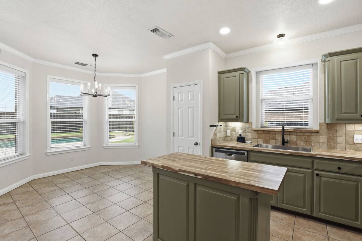 House for rent at 1404 Chaucer Dr, Cleburne, TX 76033