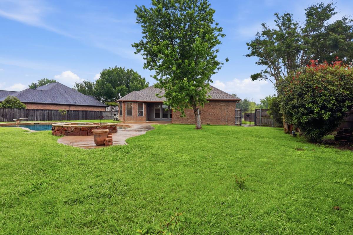 House for rent at 1404 Chaucer Dr, Cleburne, TX 76033