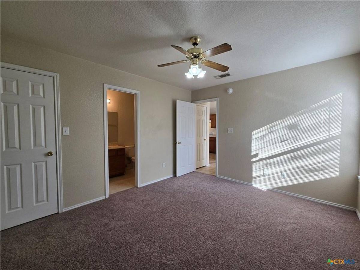 Apartment for rent at 2808 Leroy Circle, Killen, Texas, Killeen, TX 76542