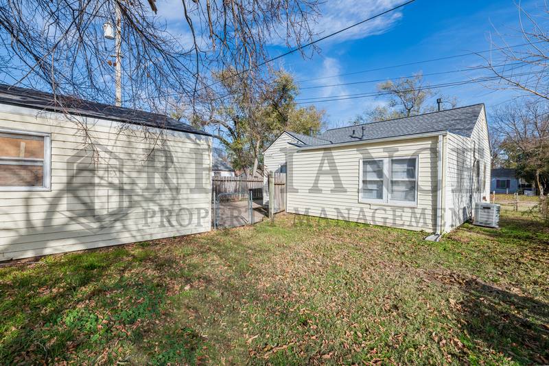 House for rent at 1047 S Glenn St, Wichita, KS 67213