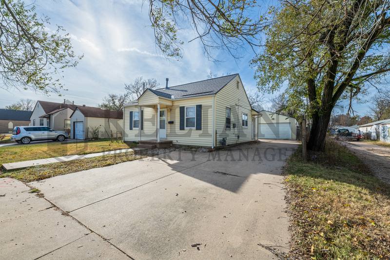House for rent at 1047 S Glenn St, Wichita, KS 67213