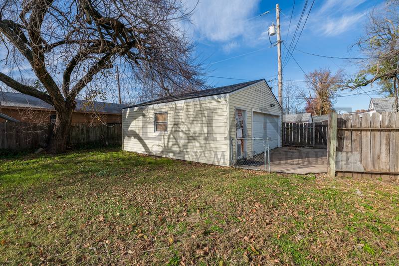 House for rent at 1047 S Glenn St, Wichita, KS 67213
