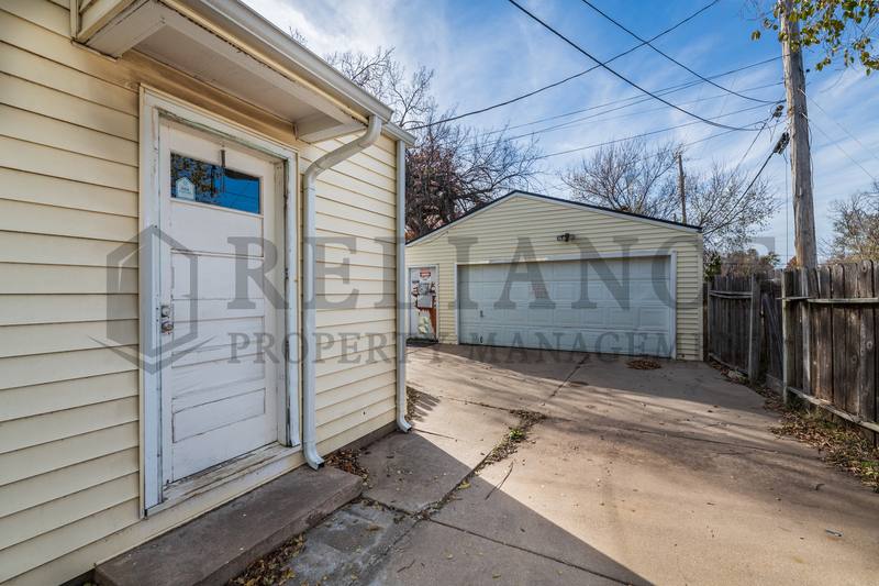 House for rent at 1047 S Glenn St, Wichita, KS 67213