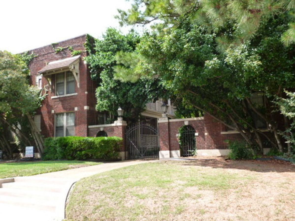 Apartment for rent at 1896 Peabody, Memphis, TN 38104