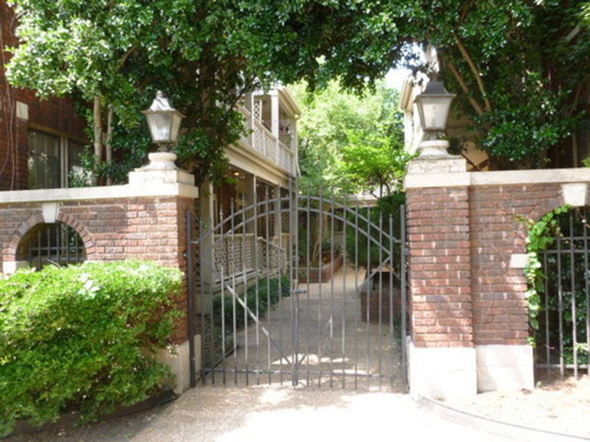 Apartment for rent at 1896 Peabody, Memphis, TN 38104