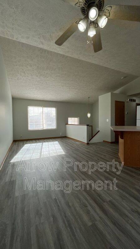 Townhouse for rent at 338 W Irving St, Lincoln, NE 68521