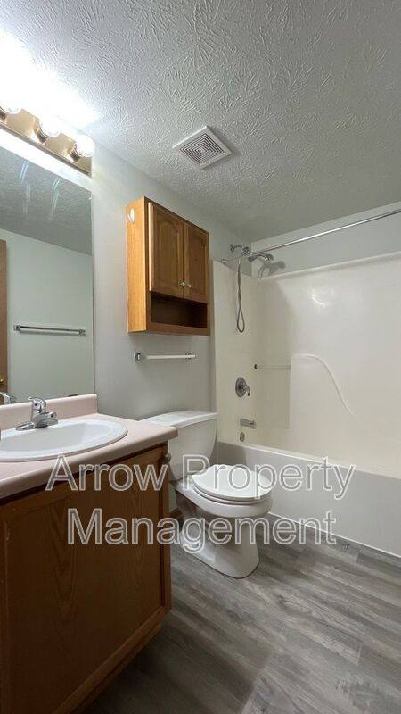 Townhouse for rent at 338 W Irving St, Lincoln, NE 68521