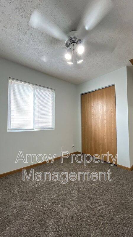 Townhouse for rent at 338 W Irving St, Lincoln, NE 68521