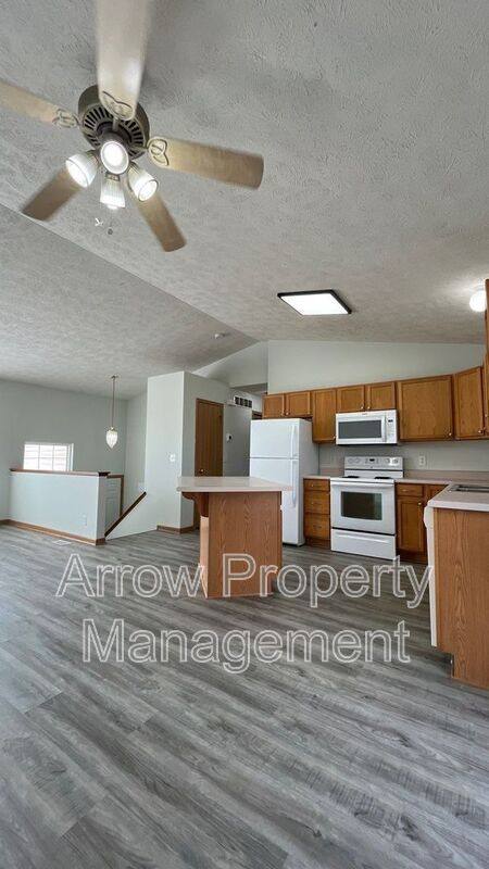 Townhouse for rent at 338 W Irving St, Lincoln, NE 68521