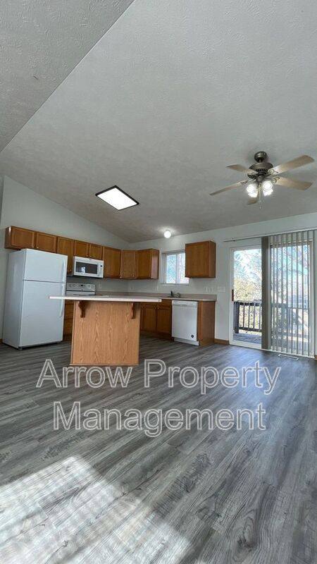 Townhouse for rent at 338 W Irving St, Lincoln, NE 68521