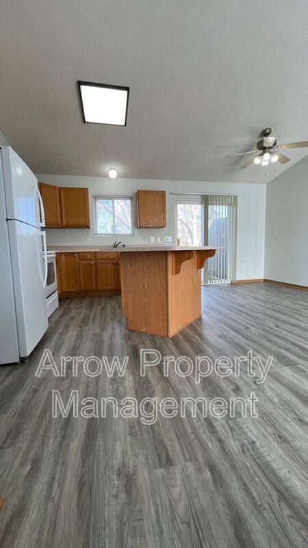 Townhouse for rent at 338 W Irving St, Lincoln, NE 68521
