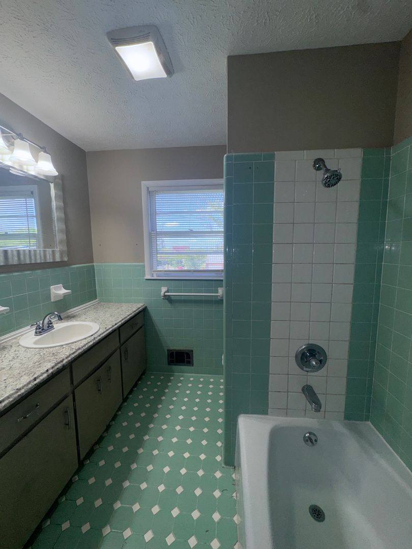 House for rent at 302 11th St NE, Jacksonville, AL 36265