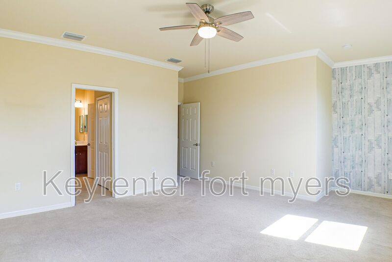 Townhouse for rent at 14688 Summer Rose Way, Fort Myers, FL 33919