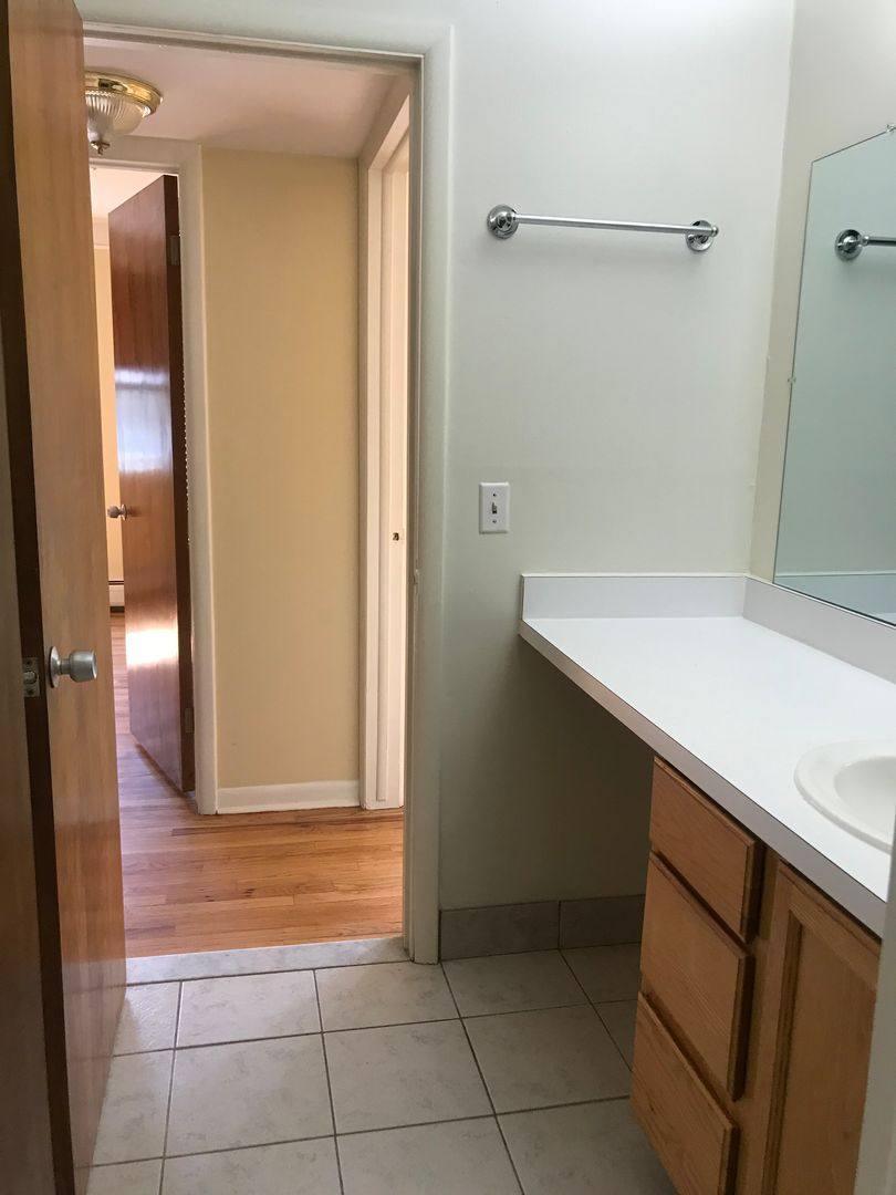 Apartment for rent at 1221 Island Dr, Ann Arbor, MI 48105