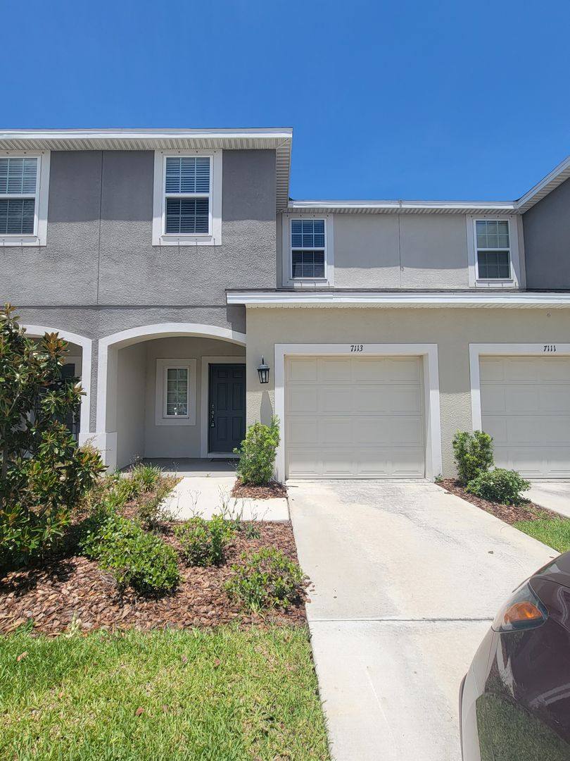 Townhouse for rent at 7113 Grand Elm Dr, Riverview, FL 33578