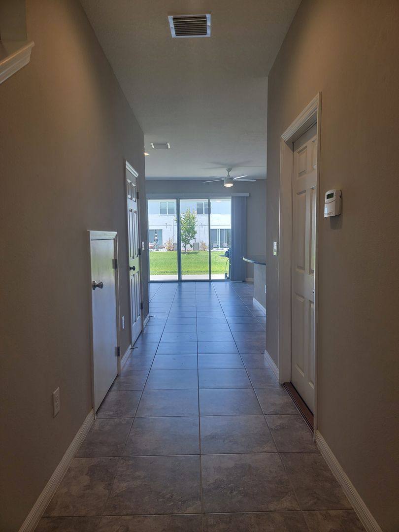 Townhouse for rent at 7113 Grand Elm Dr, Riverview, FL 33578
