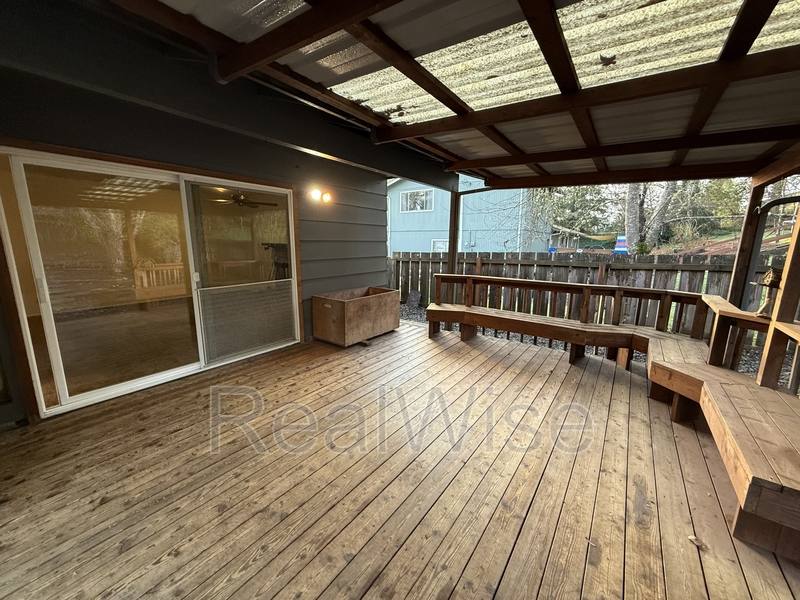 House for rent at 2134 NW Watters St, Roseburg, OR 97471