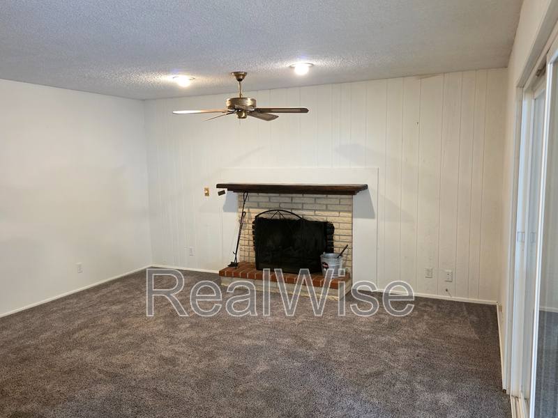 House for rent at 2134 NW Watters St, Roseburg, OR 97471