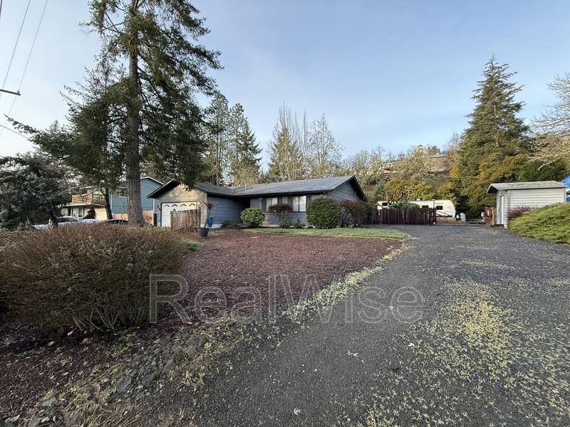 House for rent at 2134 NW Watters St, Roseburg, OR 97471