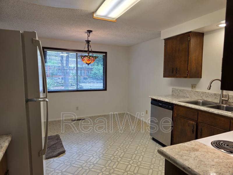 House for rent at 2134 NW Watters St, Roseburg, OR 97471