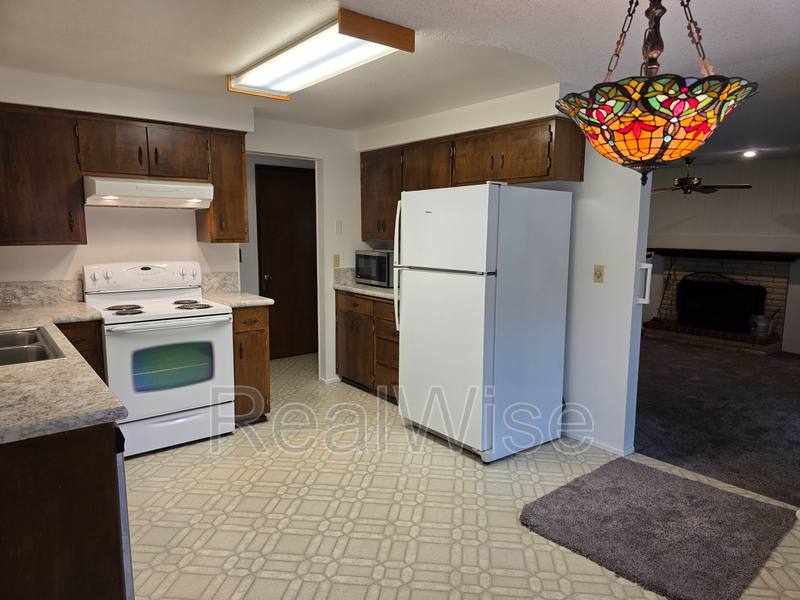 House for rent at 2134 NW Watters St, Roseburg, OR 97471