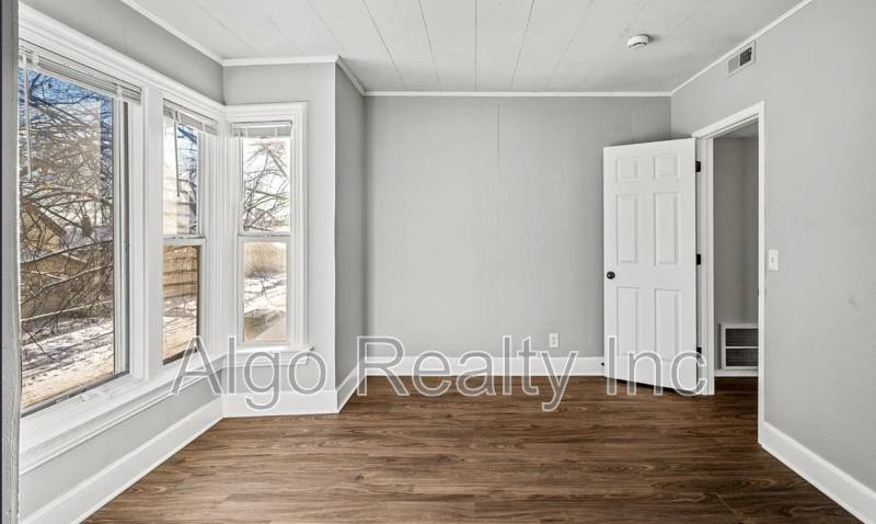 Apartment for rent at 861 Marion St #2, Saint Paul, MN 55117