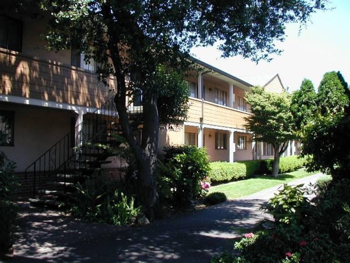 Apartment for rent at 905 Santa Clara Ave, Alameda, CA 94501