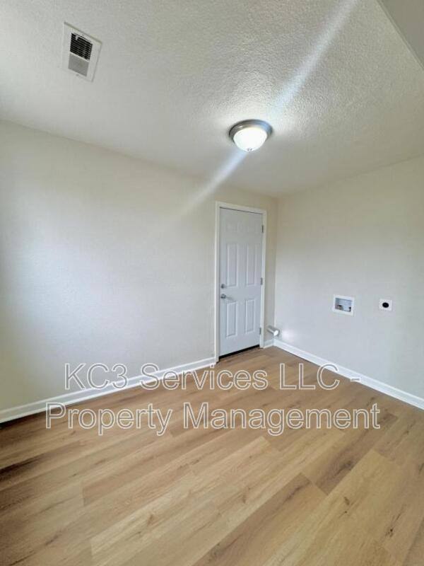 Apartment for rent at 129 Brooklyn Ave, Kansas City, MO 64124