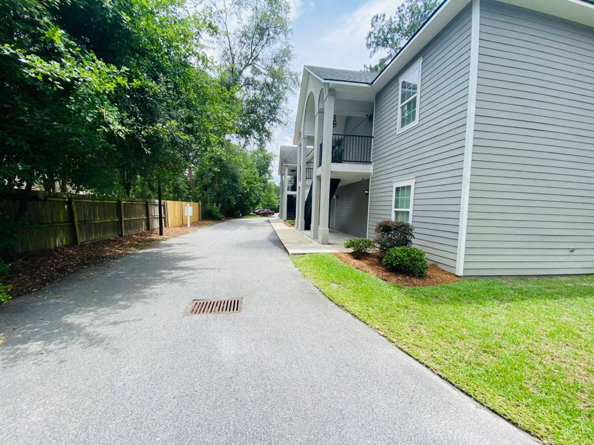 Apartment for rent at 810 Baytree Rd, Valdosta, GA 31602
