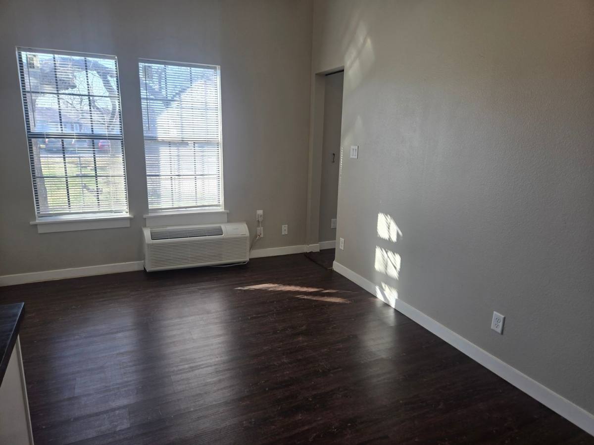 Apartment for rent at 707 NW 4th Ave, Mineral Wells, TX 76067