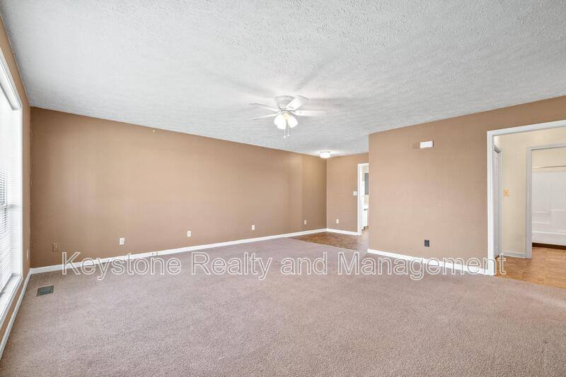 Apartment for rent at 306 Thompsonville Lane #907, Oak Grove, KY 42262