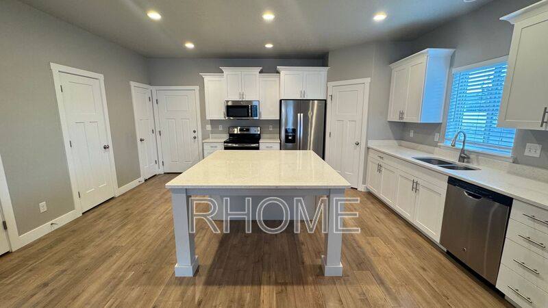 Townhouse for rent at 3607 E Sapphire Creek, Eagle Mountain, UT 84005
