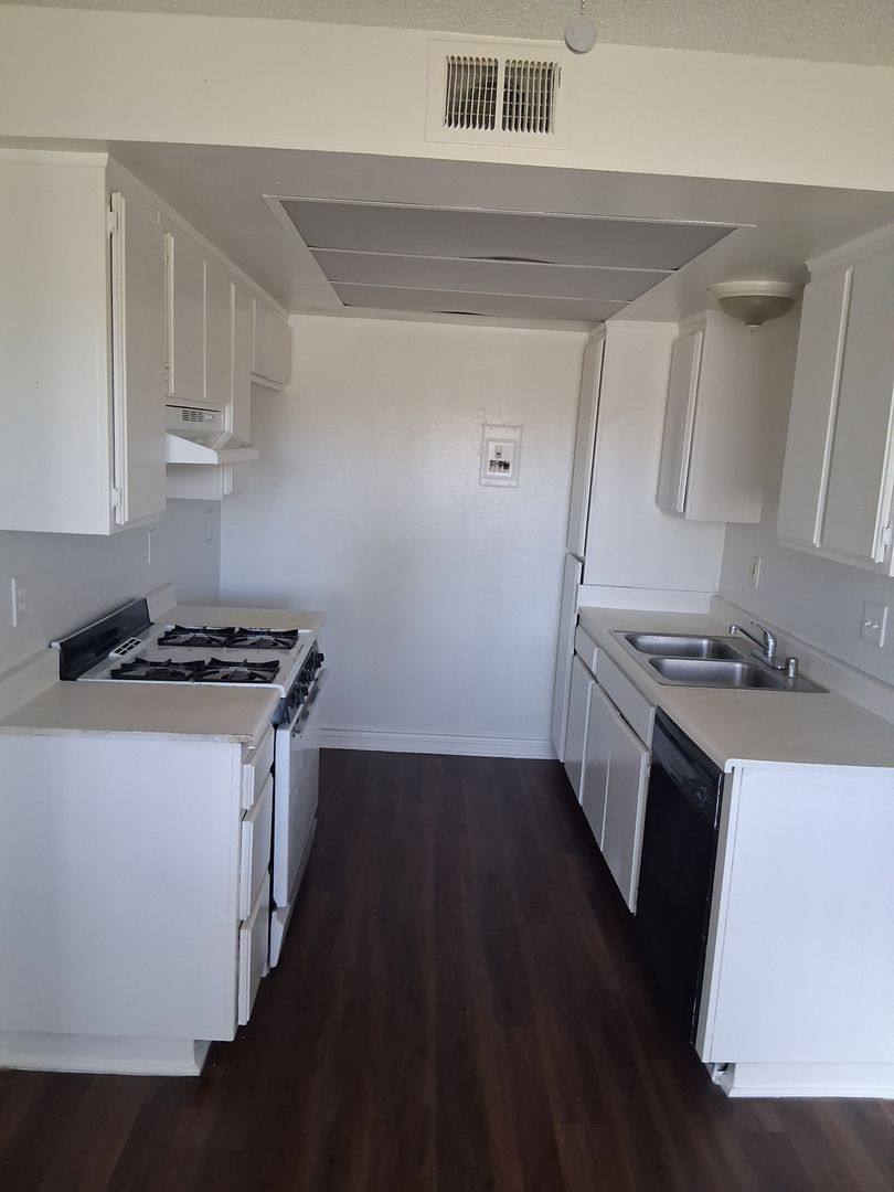 Apartment for rent at 350-352 S Monte Vista St, La Habra, CA 90631