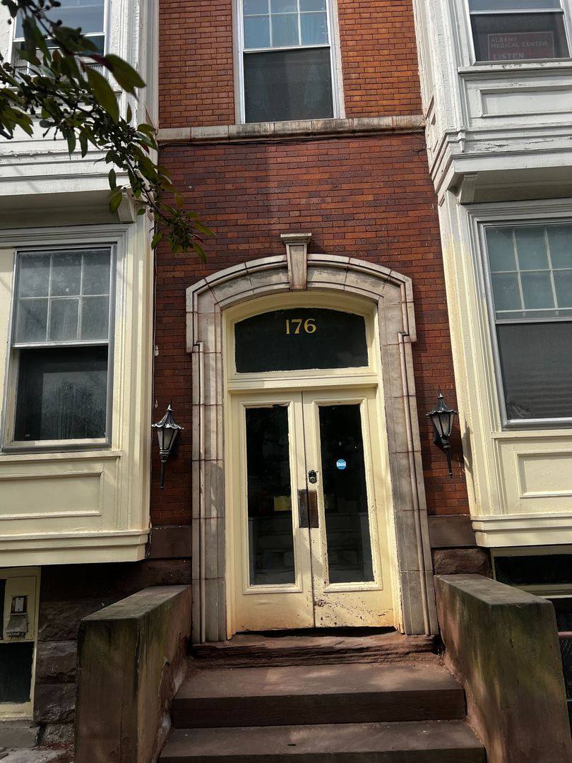 Apartment for rent at 176 Chestnut St, Albany, NY 12210