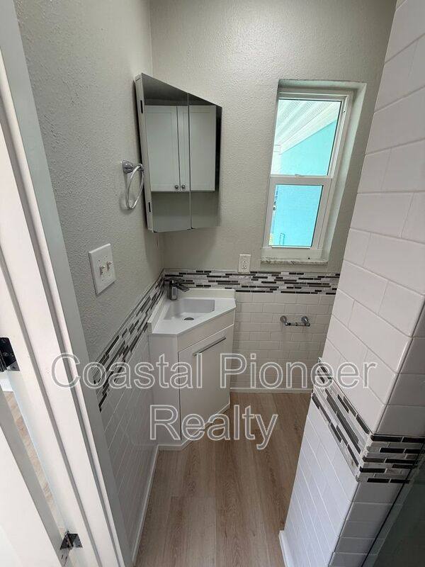 Apartment for rent at 185 175th Terrace Dr E, Saint Petersburg, FL 33708
