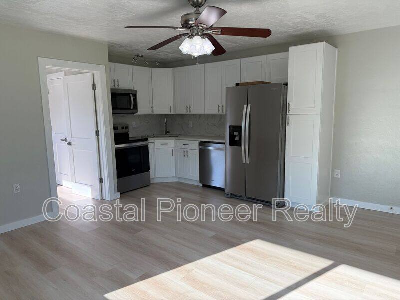 Apartment for rent at 185 175th Terrace Dr E, Saint Petersburg, FL 33708