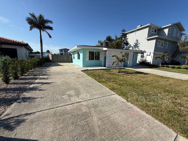Apartment for rent at 185 175th Terrace Dr E, Saint Petersburg, FL 33708
