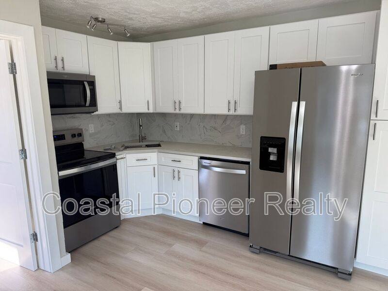 Apartment for rent at 185 175th Terrace Dr E, Saint Petersburg, FL 33708