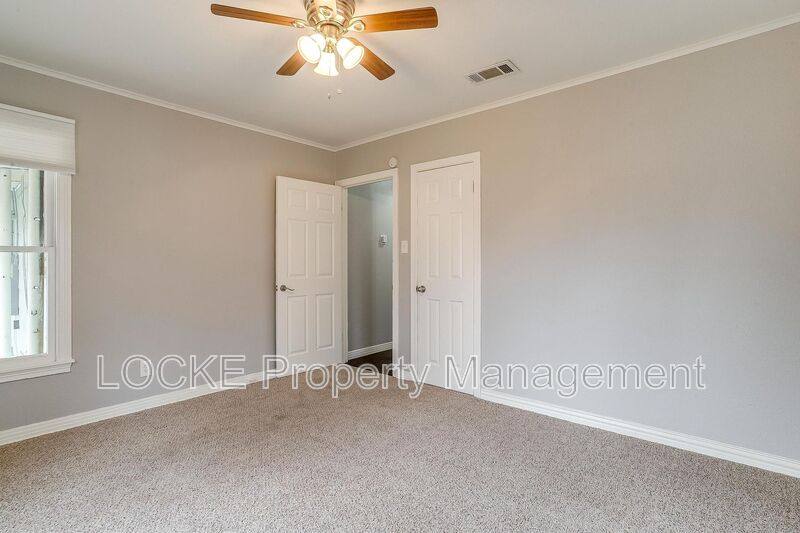 House for rent at 3024 8th Ave, Fort Worth, TX 76110