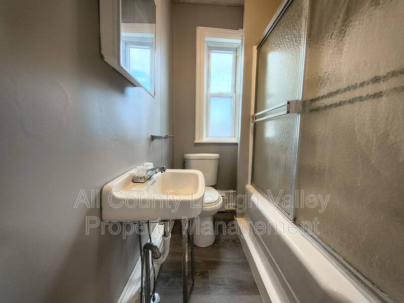 Apartment for rent at 417 N 9th St, Allentown, PA 18102