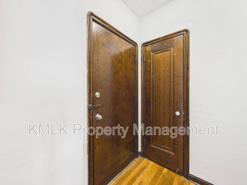Apartment for rent at 1352 Kenilworth Ave, Lakewood, OH 44107